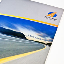 創(chuàng)意共和版式設(shè)計案例：大連公路集團宣傳冊設(shè)計